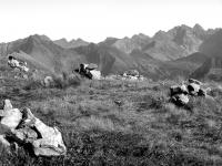 Krzesanica [2122m], najwyższy szczyt zespołu Czerwonych Wierchów, widok na Tatry Słowackie